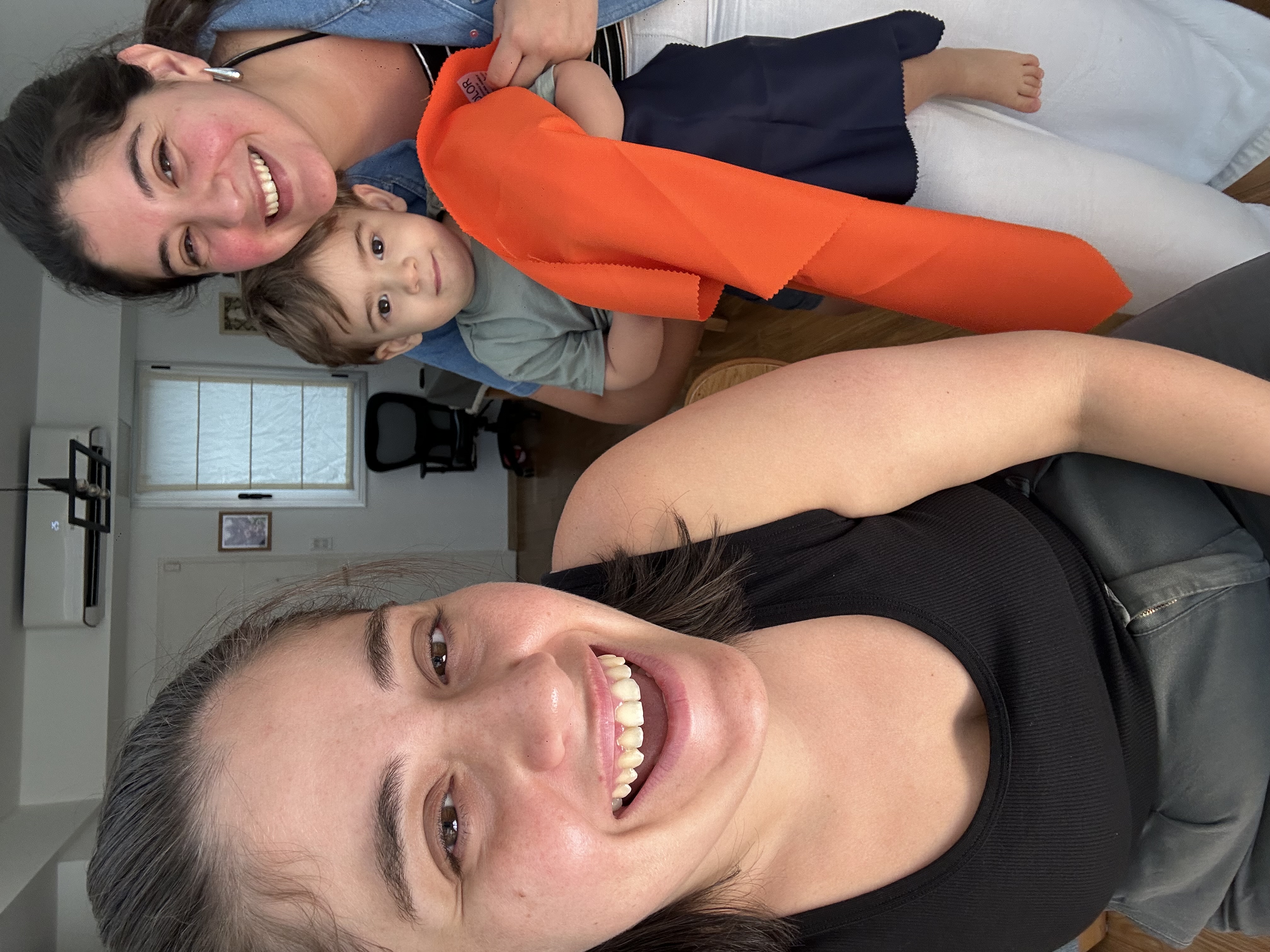Lourdes y Virgi durante su experiencia de transformación personal en Buenos Aires
